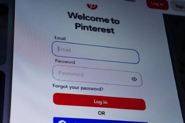 Passkeys Replace Passwords: Biometric Card Login Arrives