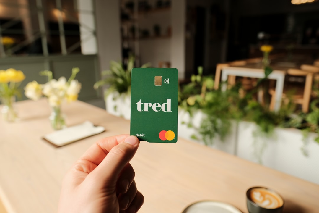 Zero Annual Fee Cards That Rival Premium Perks in 2025