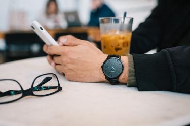 IoT Wearable Payments: Smartwatch Card Integration