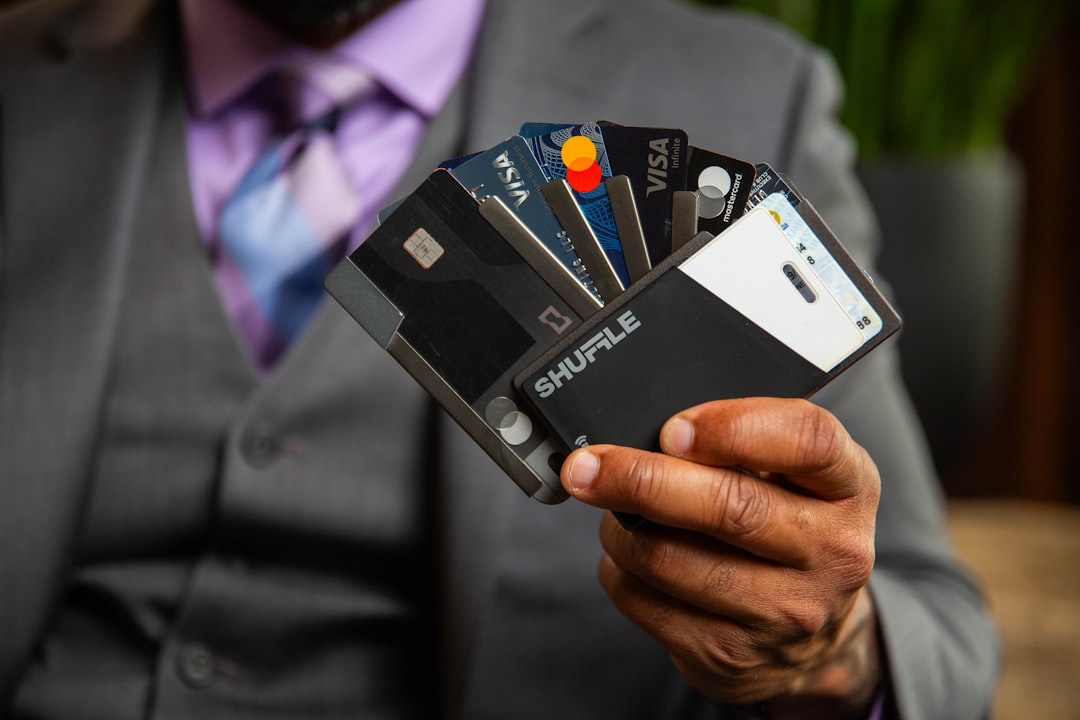 Business Credit Cards vs Personal Cards: Key Differences